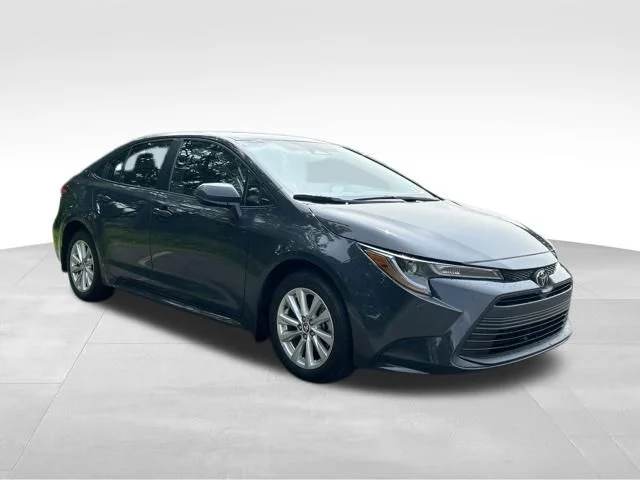 Used 2024  Toyota LE image 7