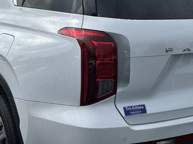 Used 2025 White Hyundai SEL image 5