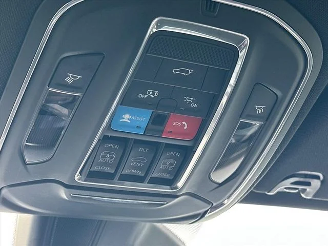 Used 2023 Black Jeep Base image 31
