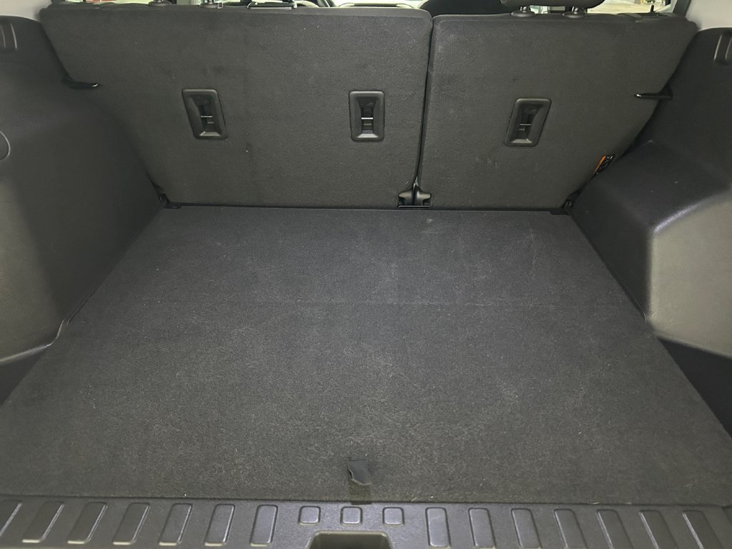Used 2024 White GMC SLE image 25