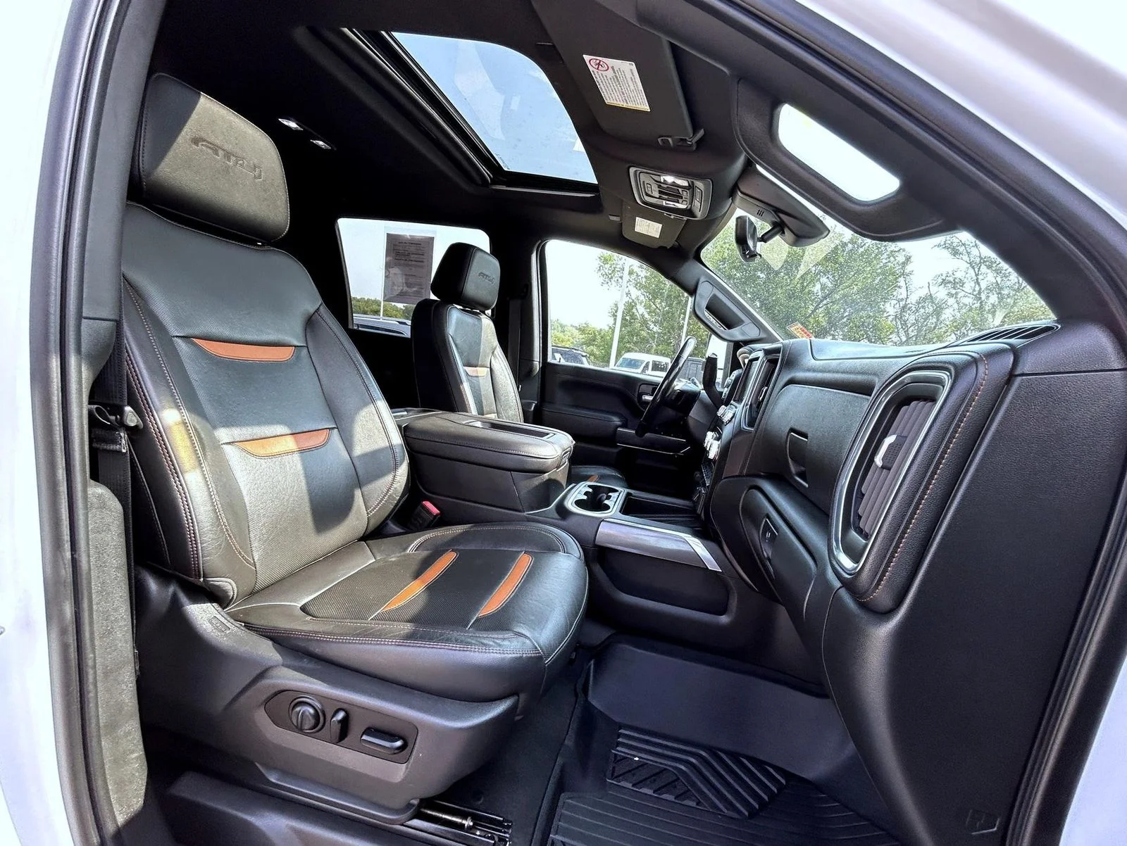 Used 2020 White GMC AT4 image 15