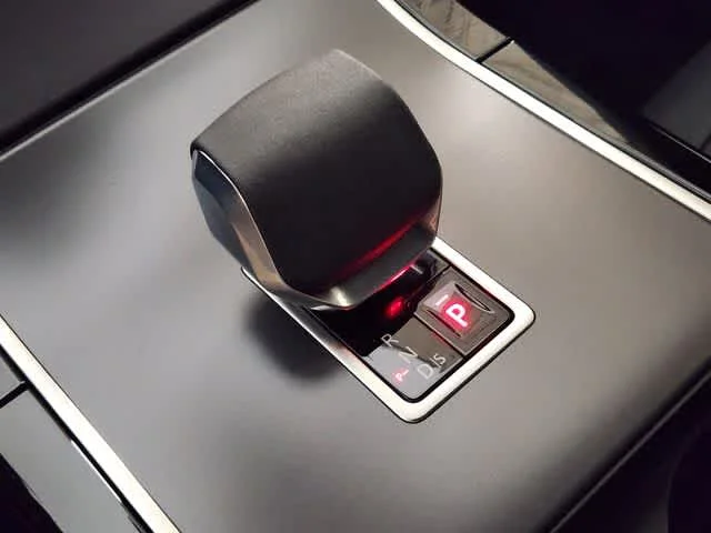 New 2026 Fuji White Land Rover Core S image 19
