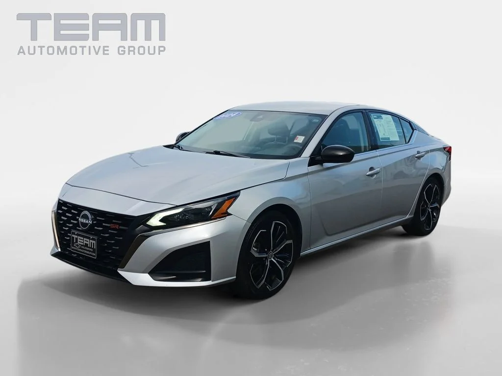 Used 2024 Silver Nissan 2.5 SR image 3
