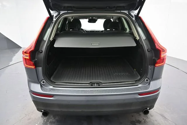 Used 2019 Grey Volvo Momentum image 23