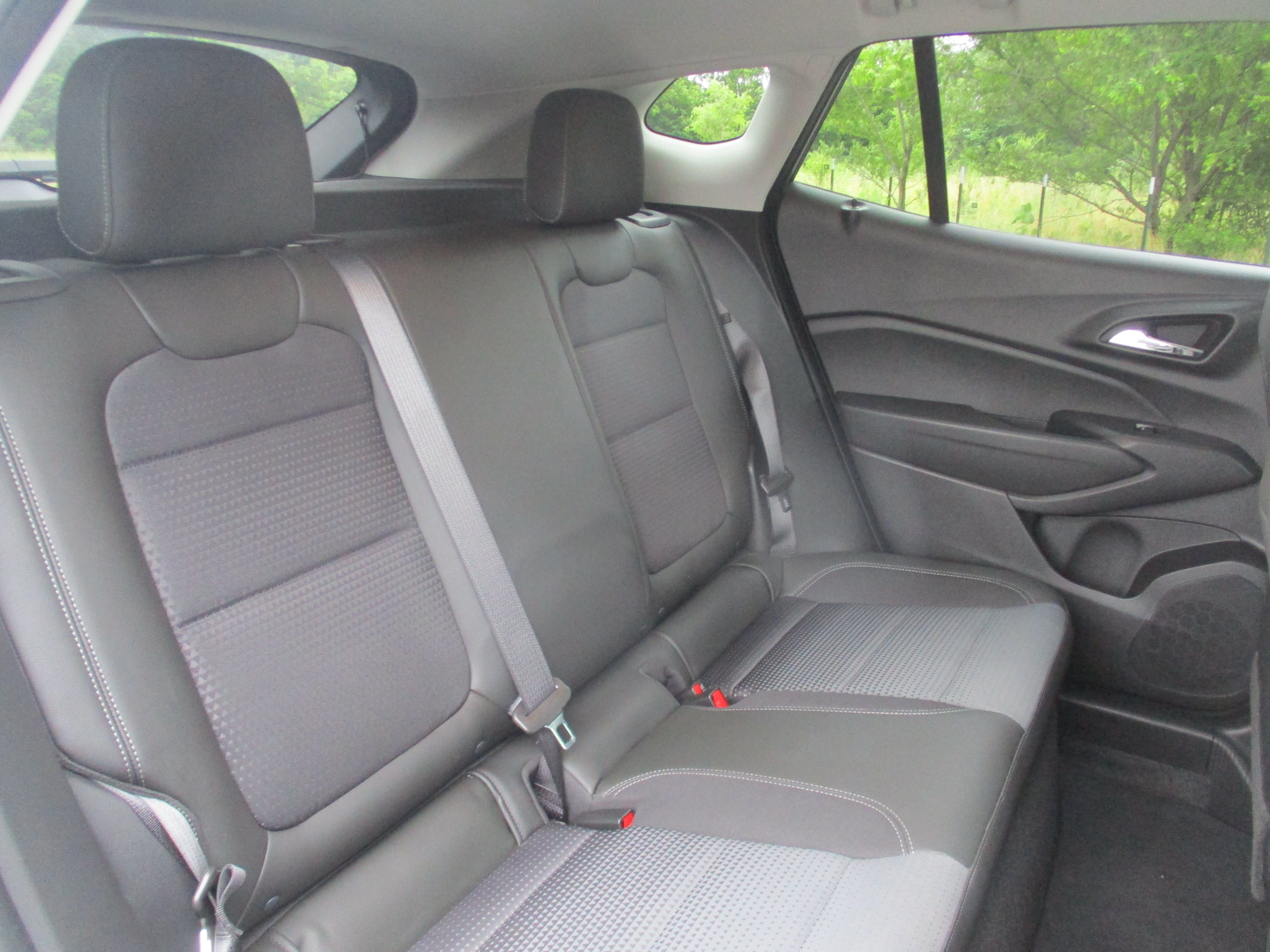 Used 2025 Sterling Gray Metallic Chevrolet LT FWD image 38