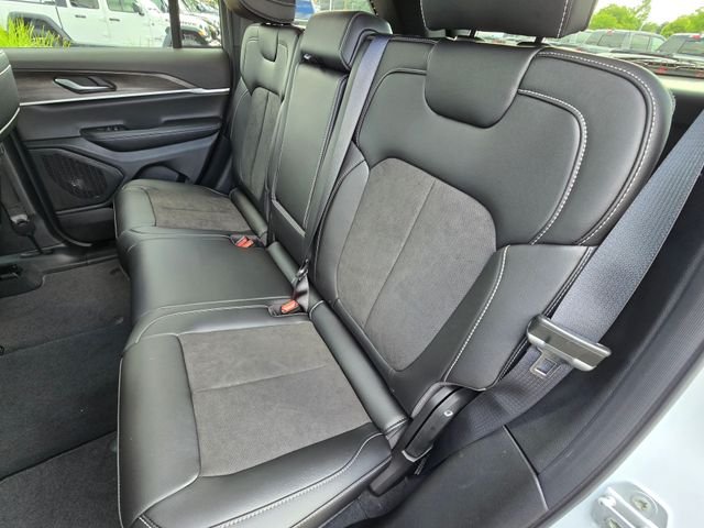 New 2026 Bright White Clear-Coat Exterior Paint Jeep Altitude image 20