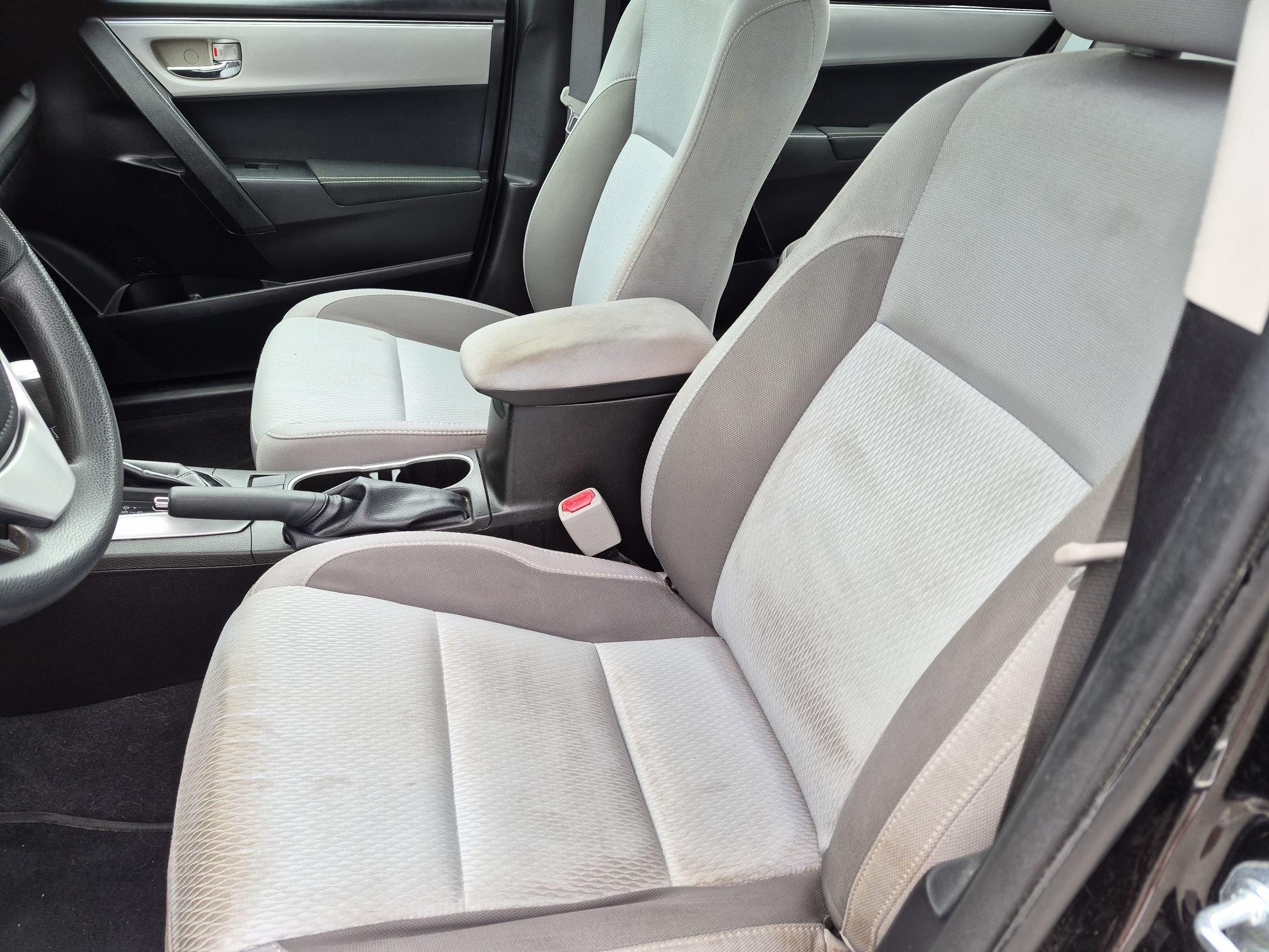 Used 2018  Toyota L image 14