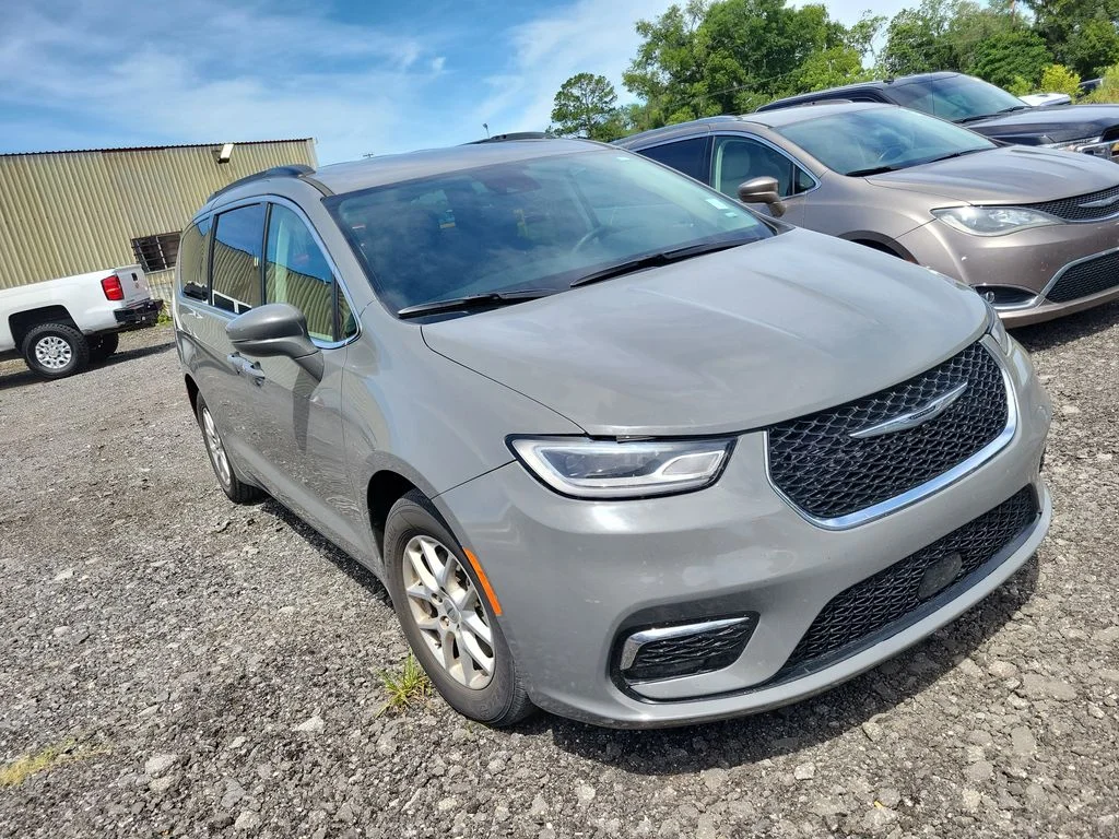2022 Chrysler Pacifica Touring L's photo