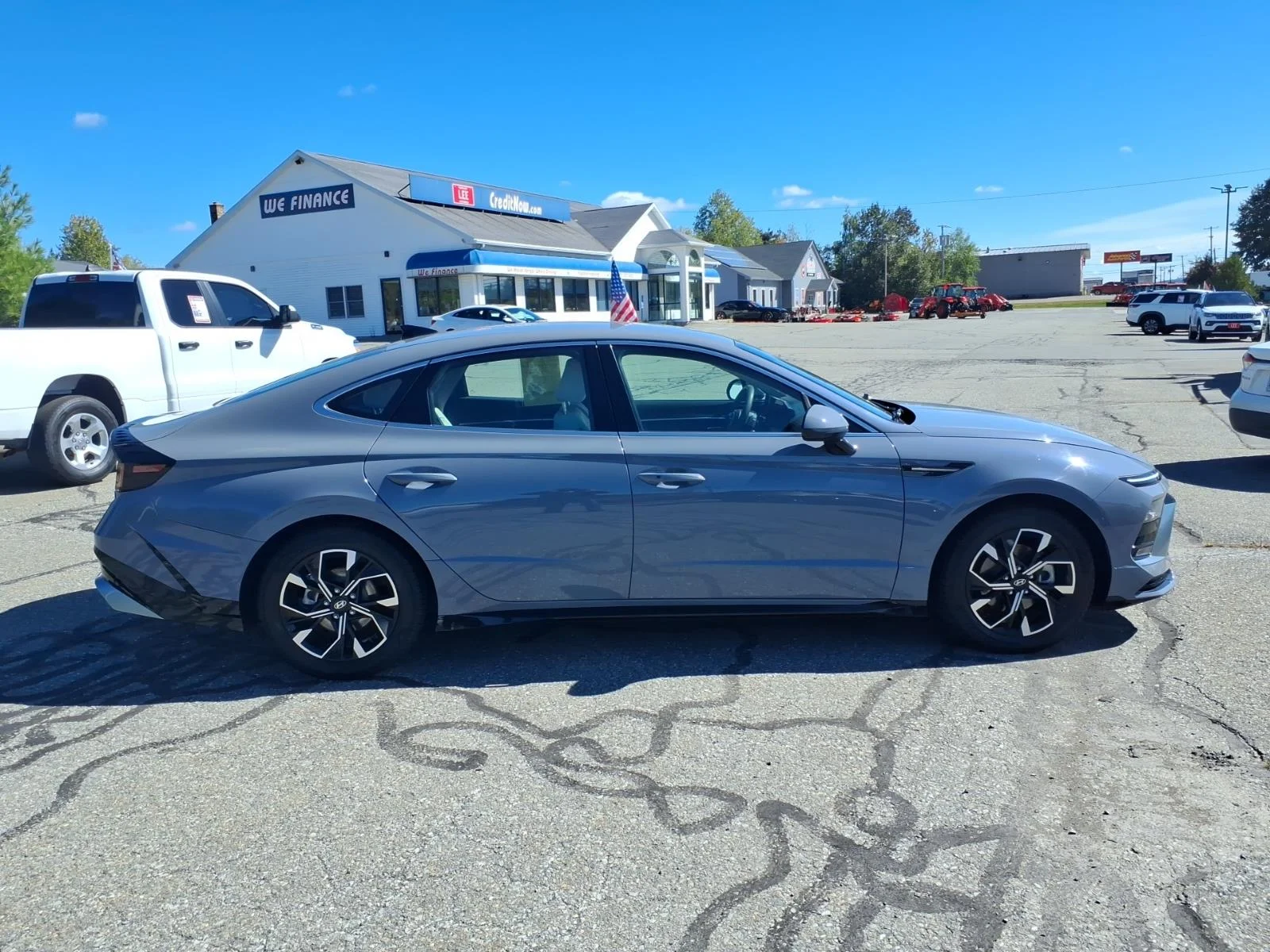 Used 2025 Blue Hyundai SEL image 4