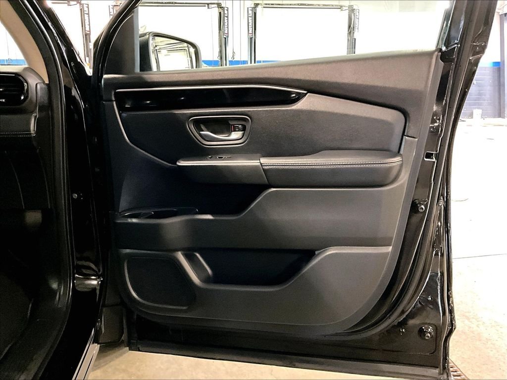 Used 2025 Black Honda EX-L image 12