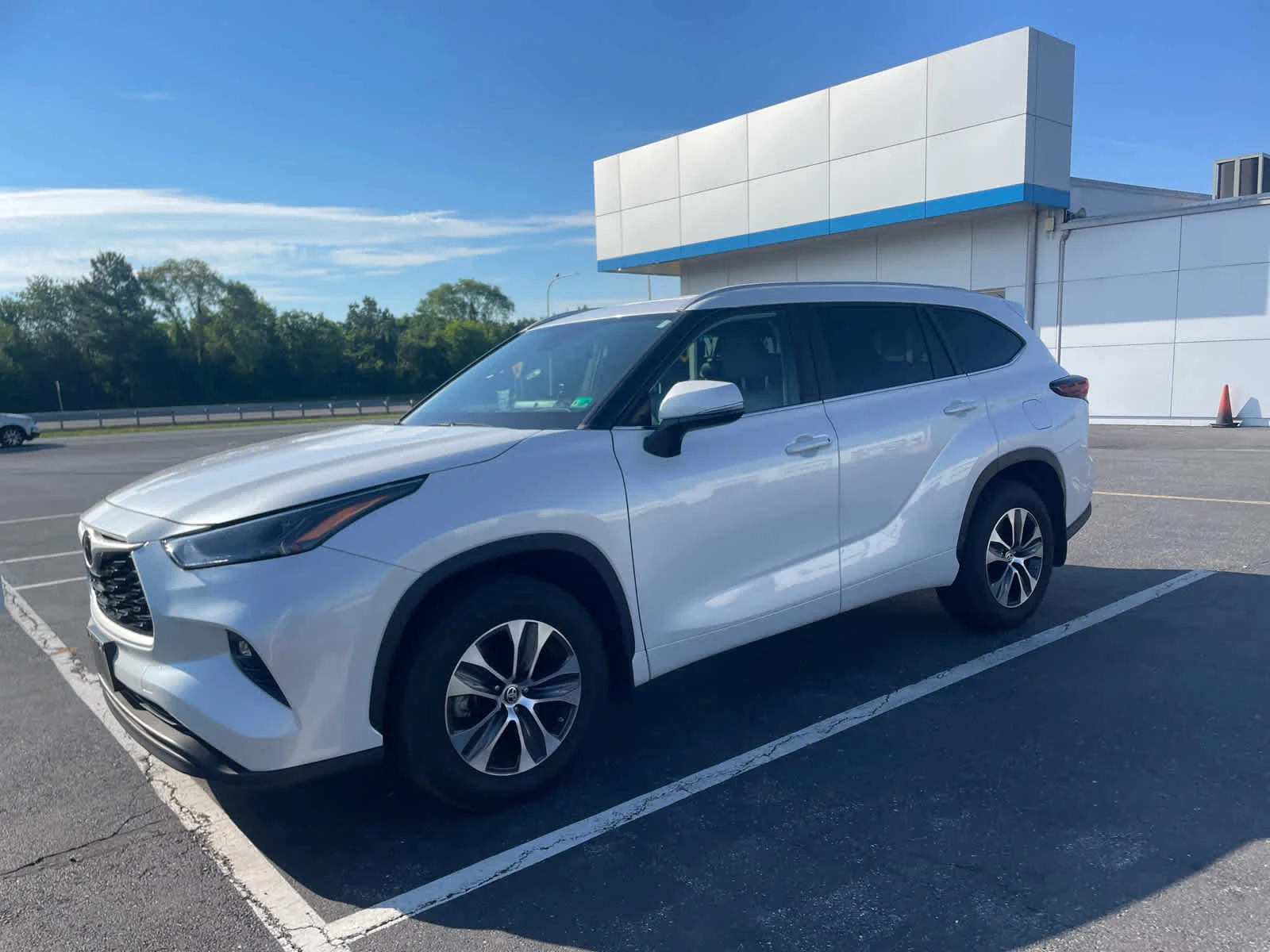 2024 Toyota Highlander XLE AWD's photo
