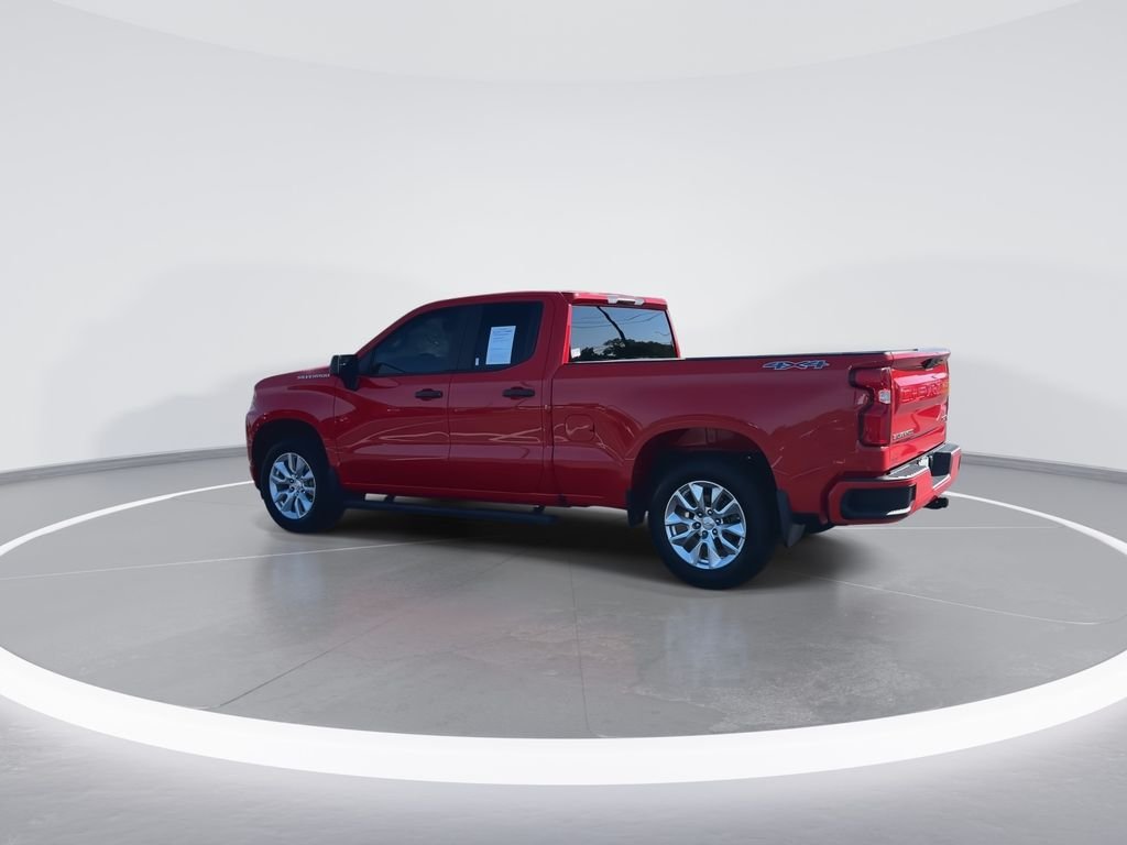 Used 2021 Red Chevrolet Custom image 6