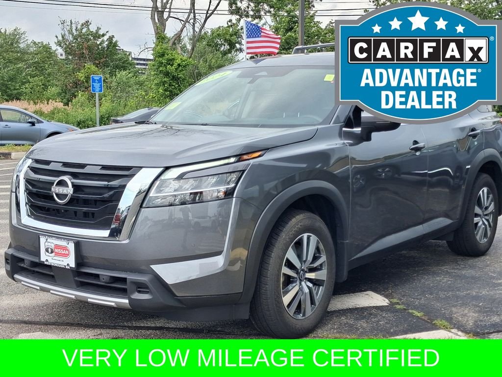 Used 2024 Gray Nissan SL image 4