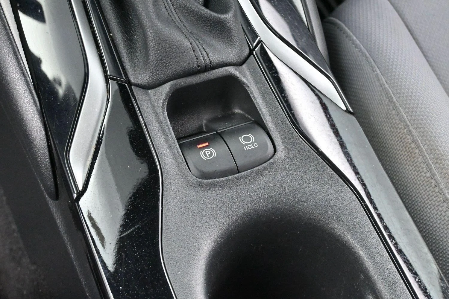 Used 2020 Barcelona Red Metallic Toyota SE image 19