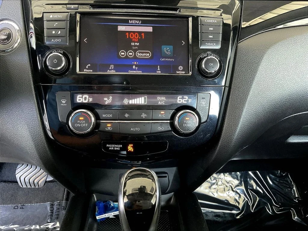 Used 2021 Scarlet Nissan SV image 18