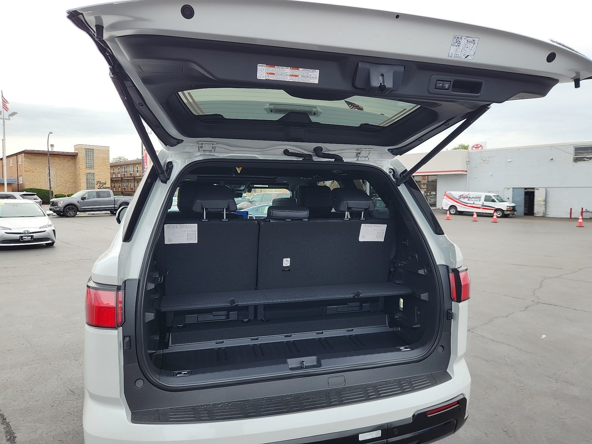 New 2026 Wind Chill Pearl <sup>1</sup> Toyota  Platinum image 27