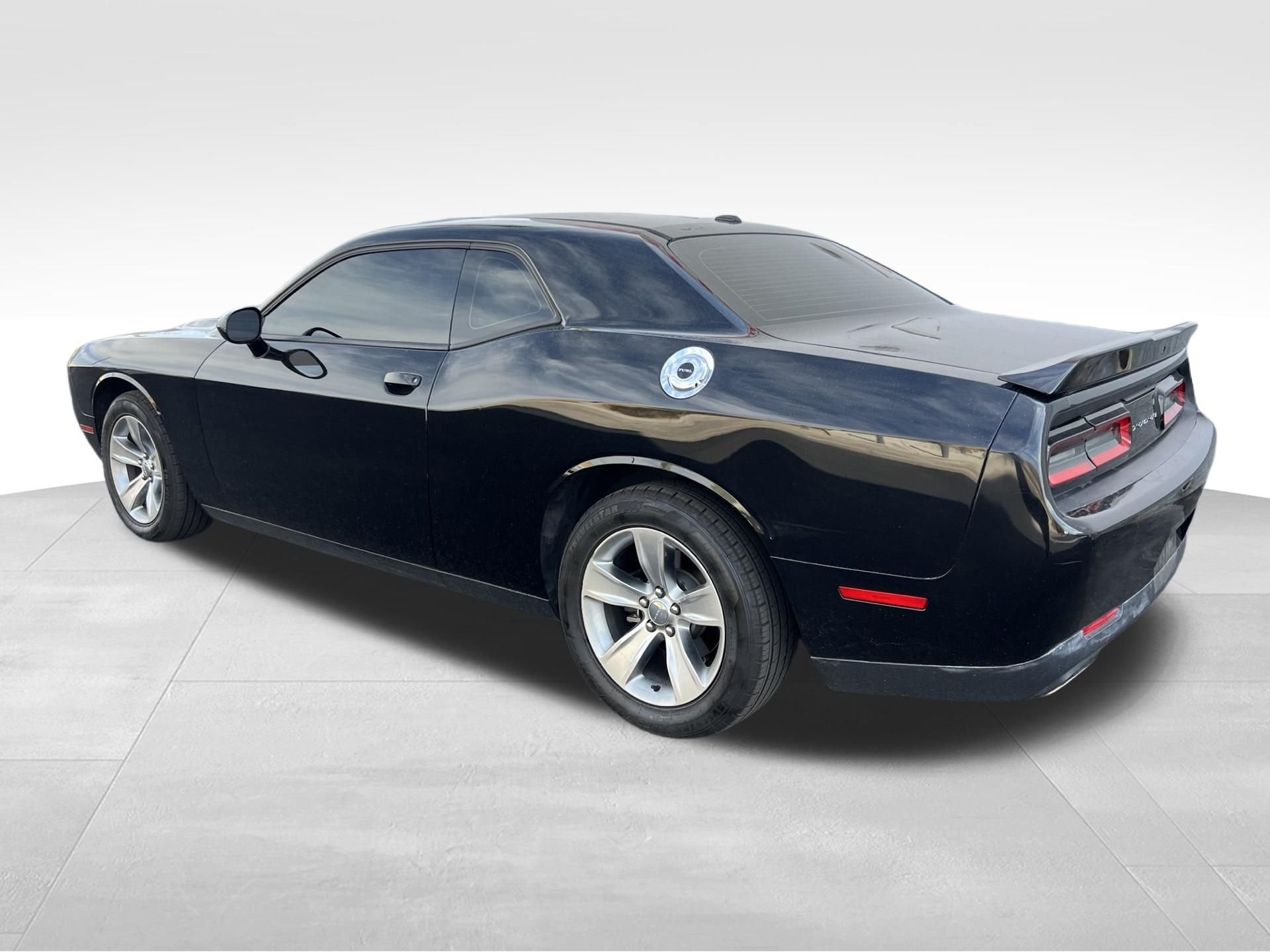 Used 2018 Black Dodge SXT image 6