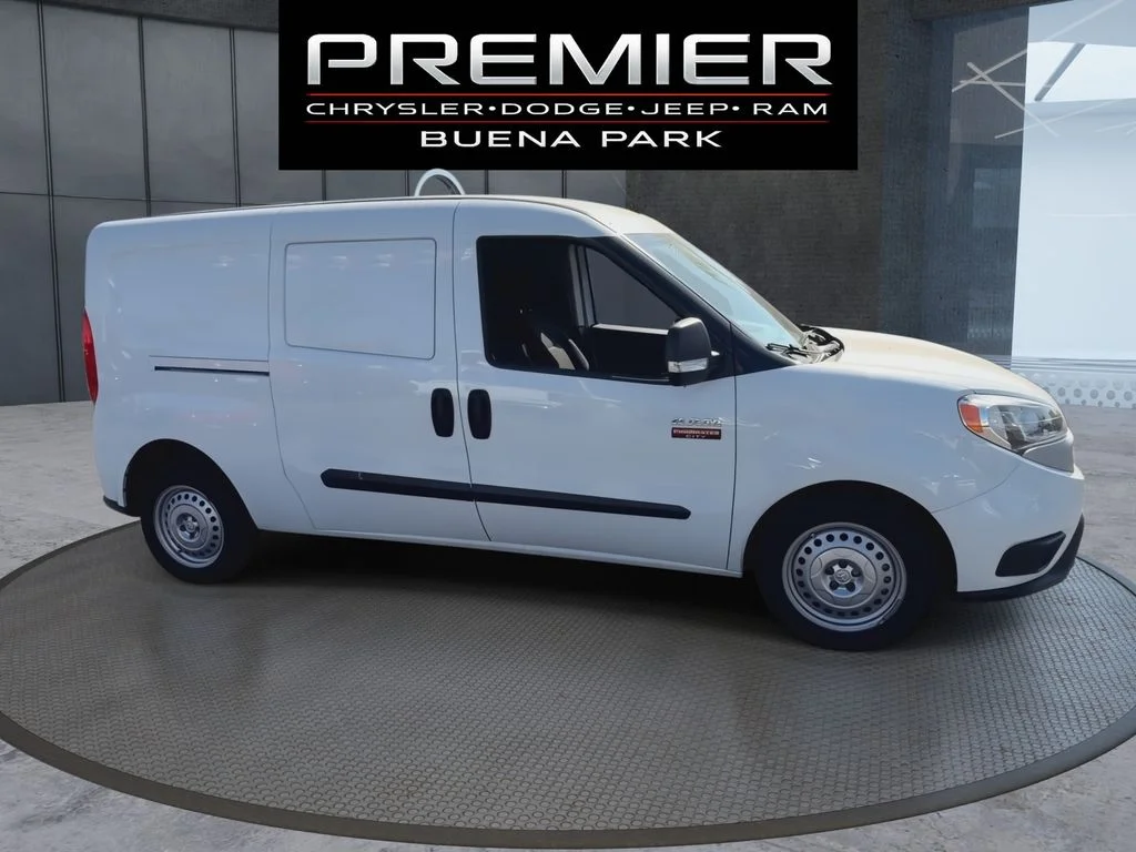 Used 2022 White Ram Base image 9