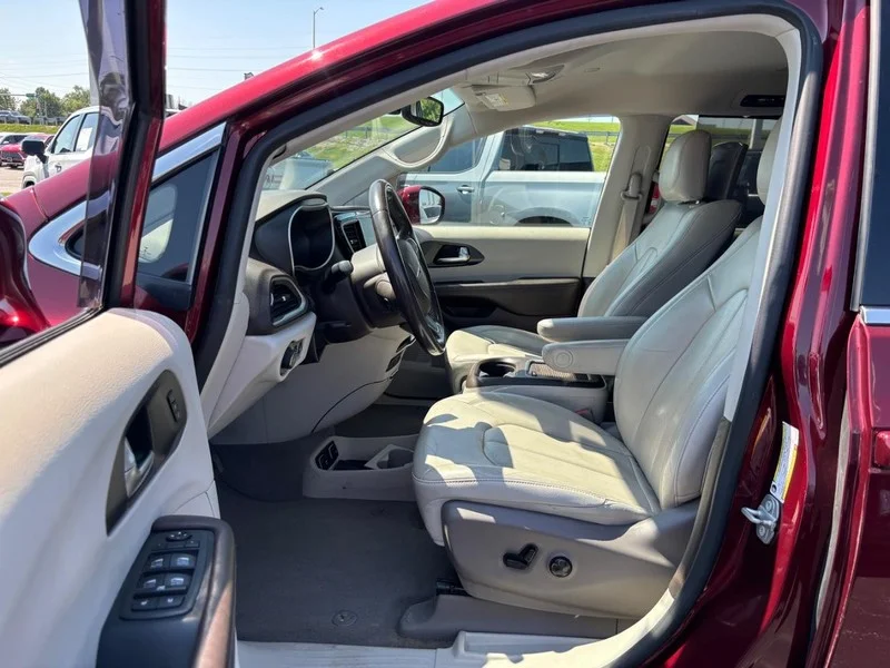 Used 2020 Velvet Red Pearlcoat Chrysler Touring L Plus image 9