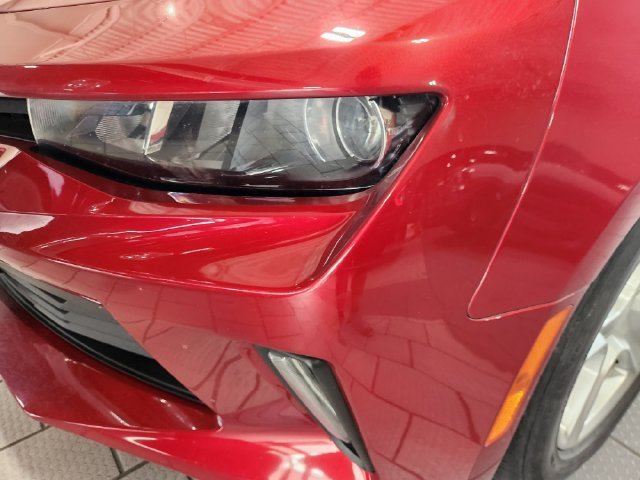 Used 2018 GARNET RED TINTCOAT Chevrolet 2LT image 7