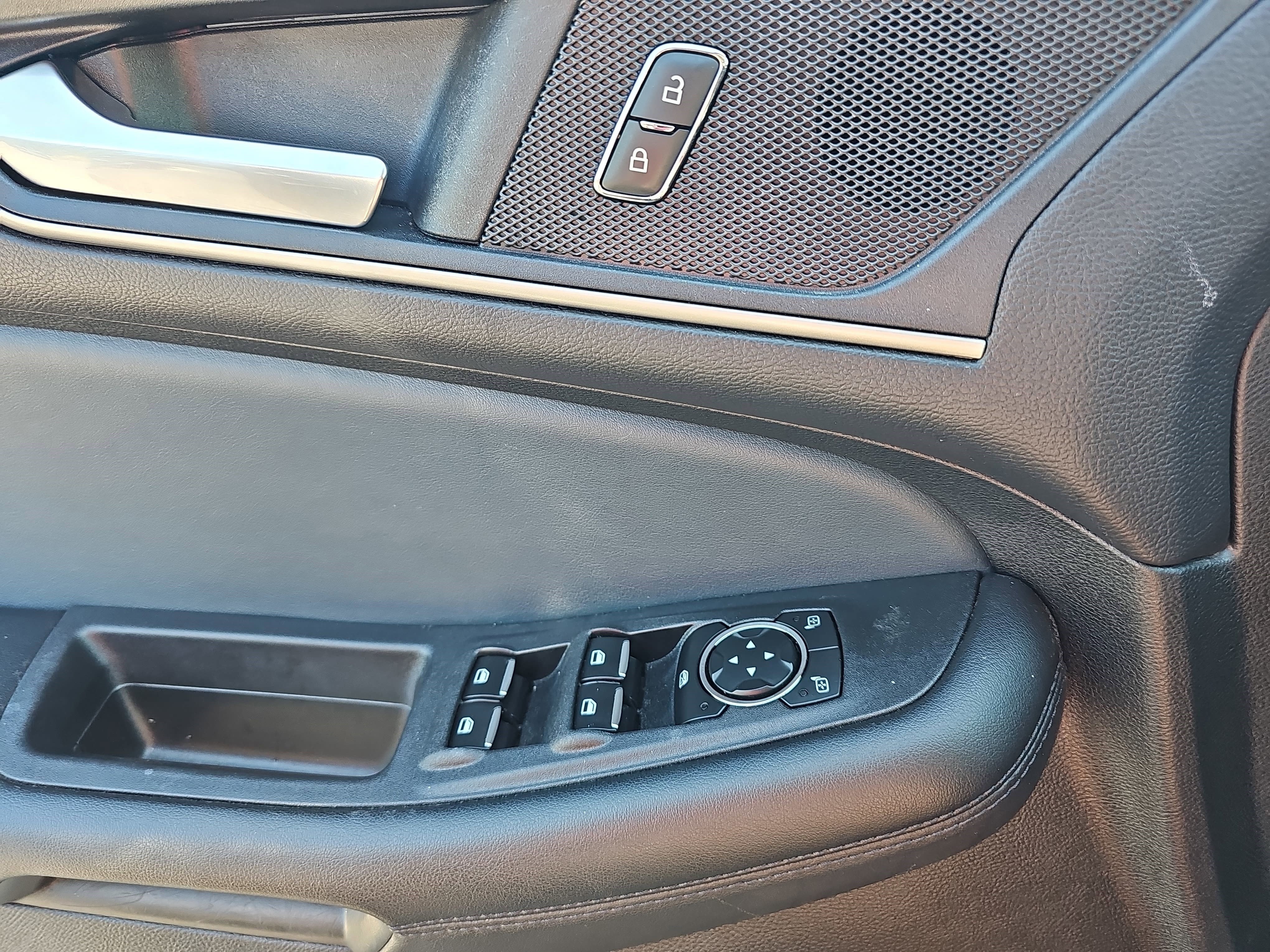 Used 2022 Black Metallic Ford SEL image 22