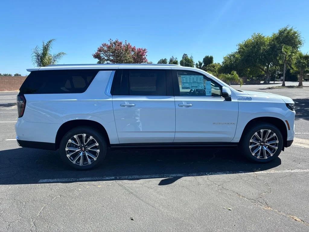 New 2026 Polar White Tricoat Chevrolet High Country image 2