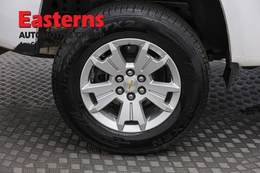 Used 2022 White Chevrolet LT image 28