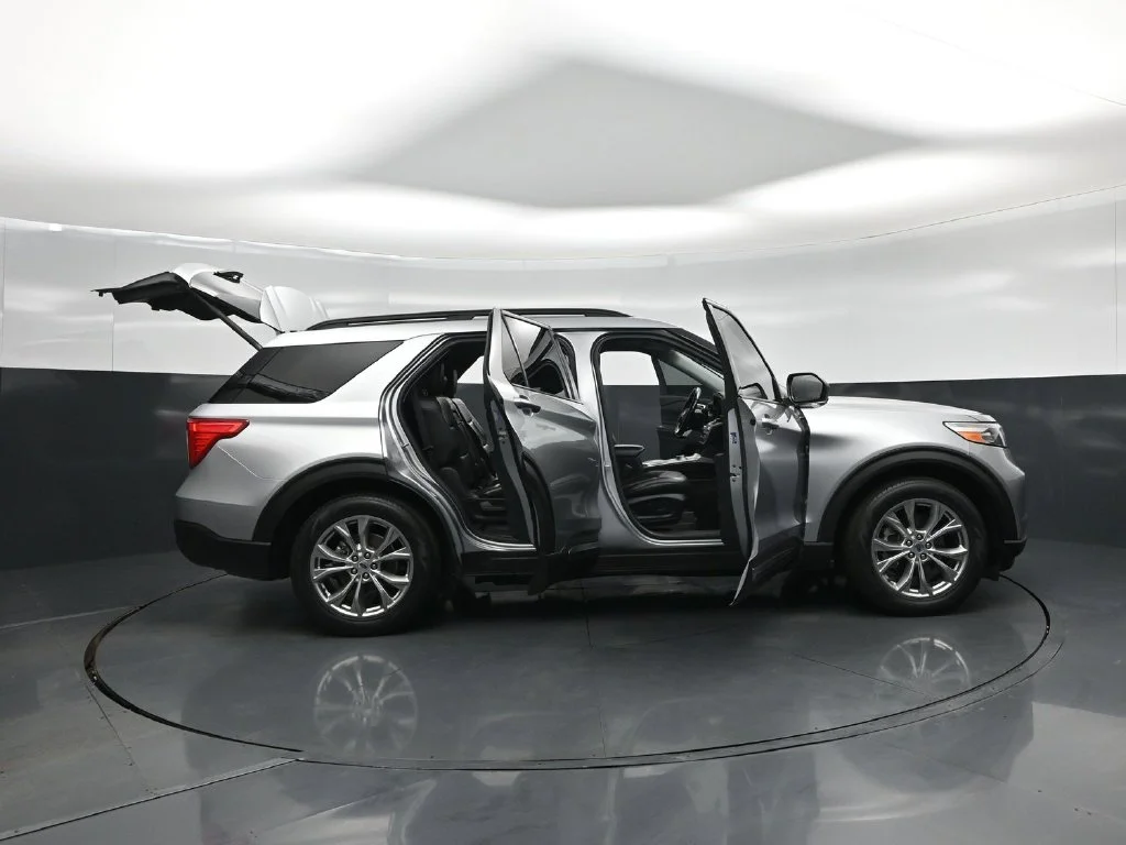Used 2021 Silver Ford XLT image 4
