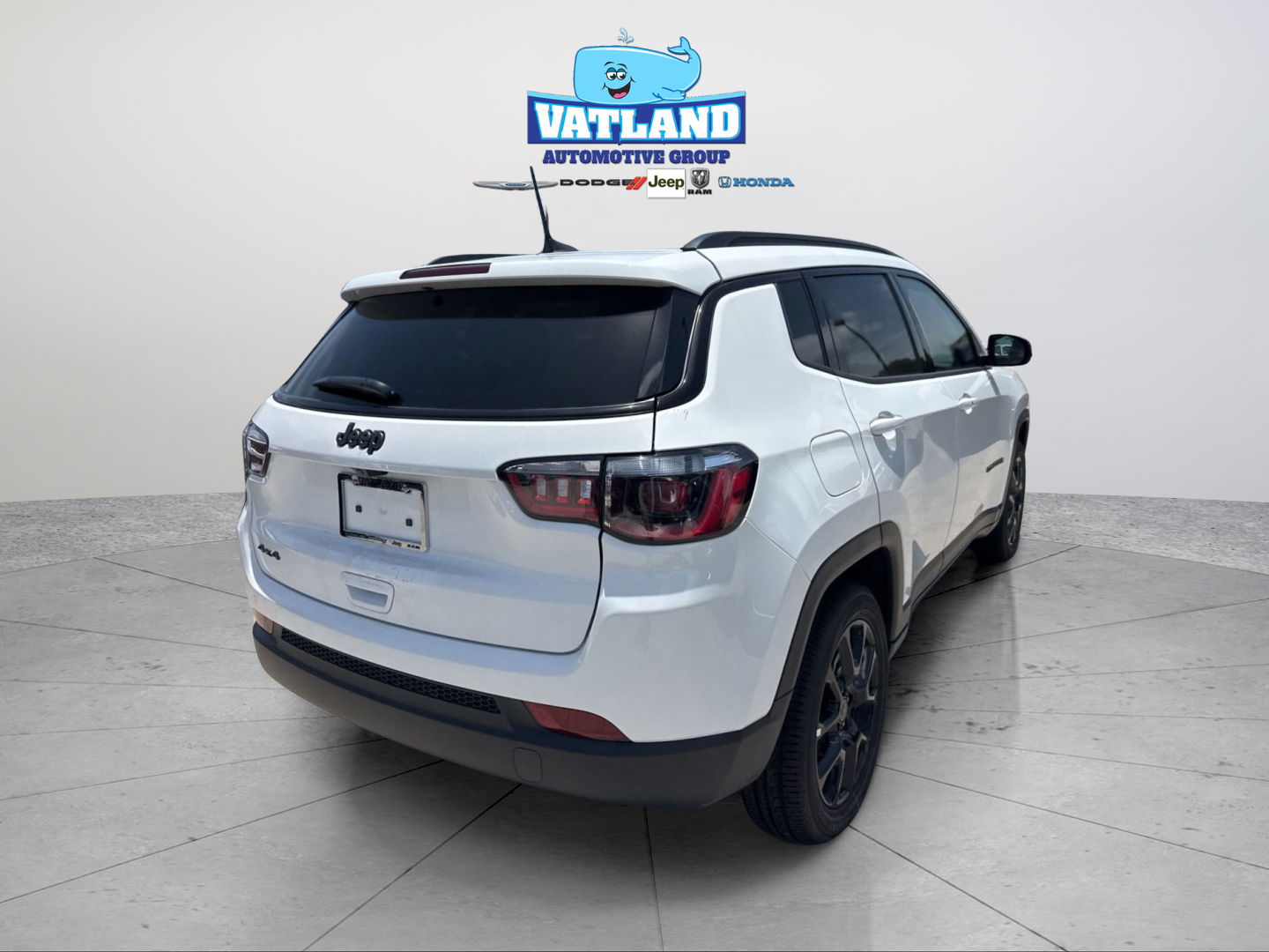 New 2026 Bright White Clearcoat Jeep Latitude image 9