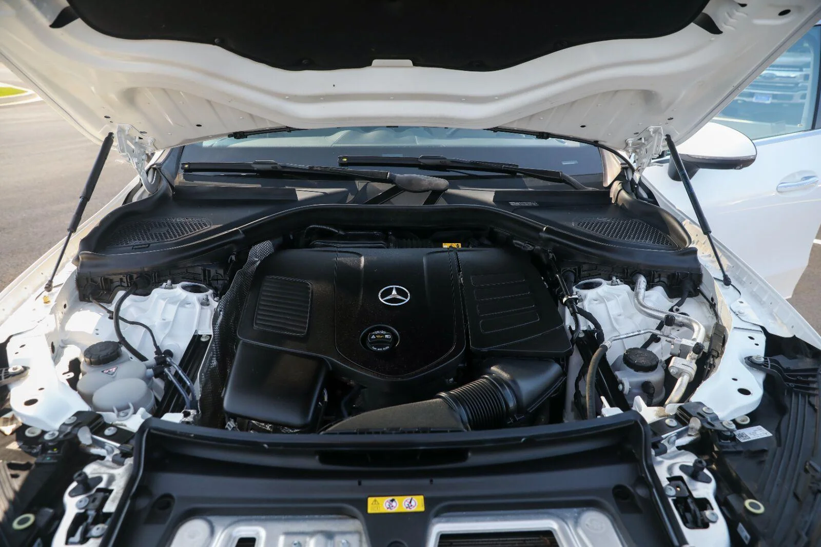 Used 2023 Polar White Mercedes-Benz GLC 300 image 45