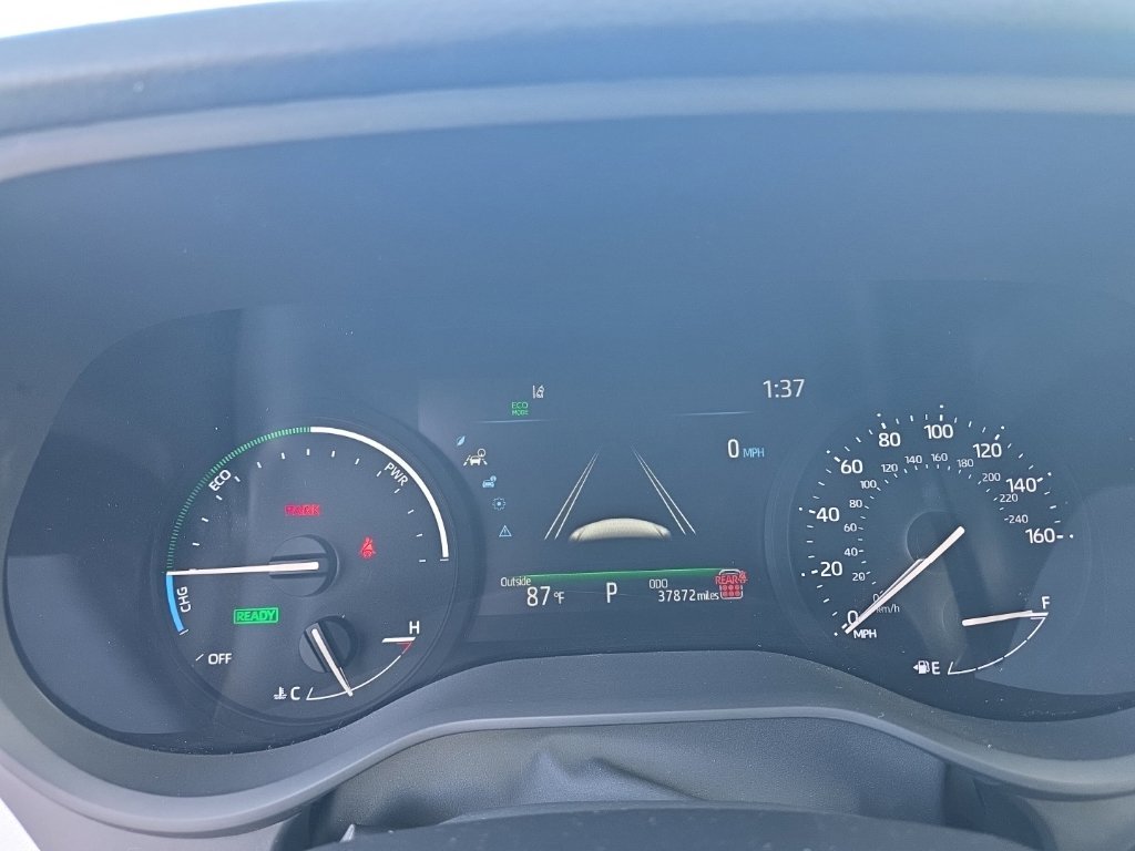 Certified Used 2025 Silver Toyota LE image 20
