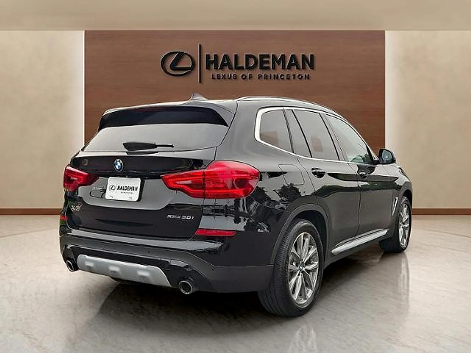Used 2019  BMW xDrive30i image 6