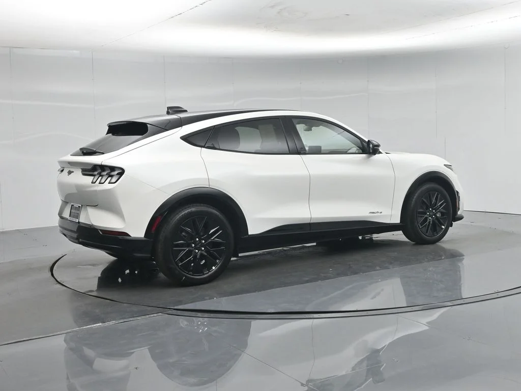 New 2026 Star White Metallic Tri-coat Ford Premium image 26