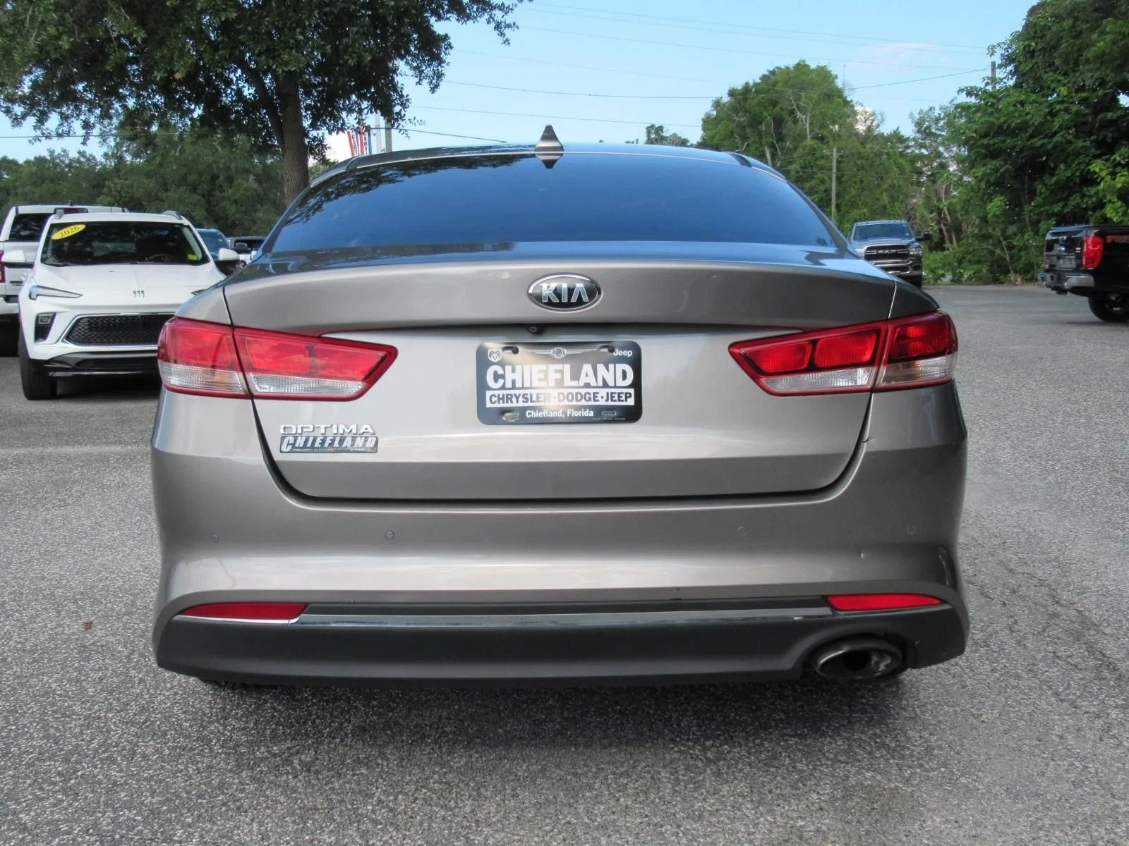 Used 2018 Silver Kia LX image 6
