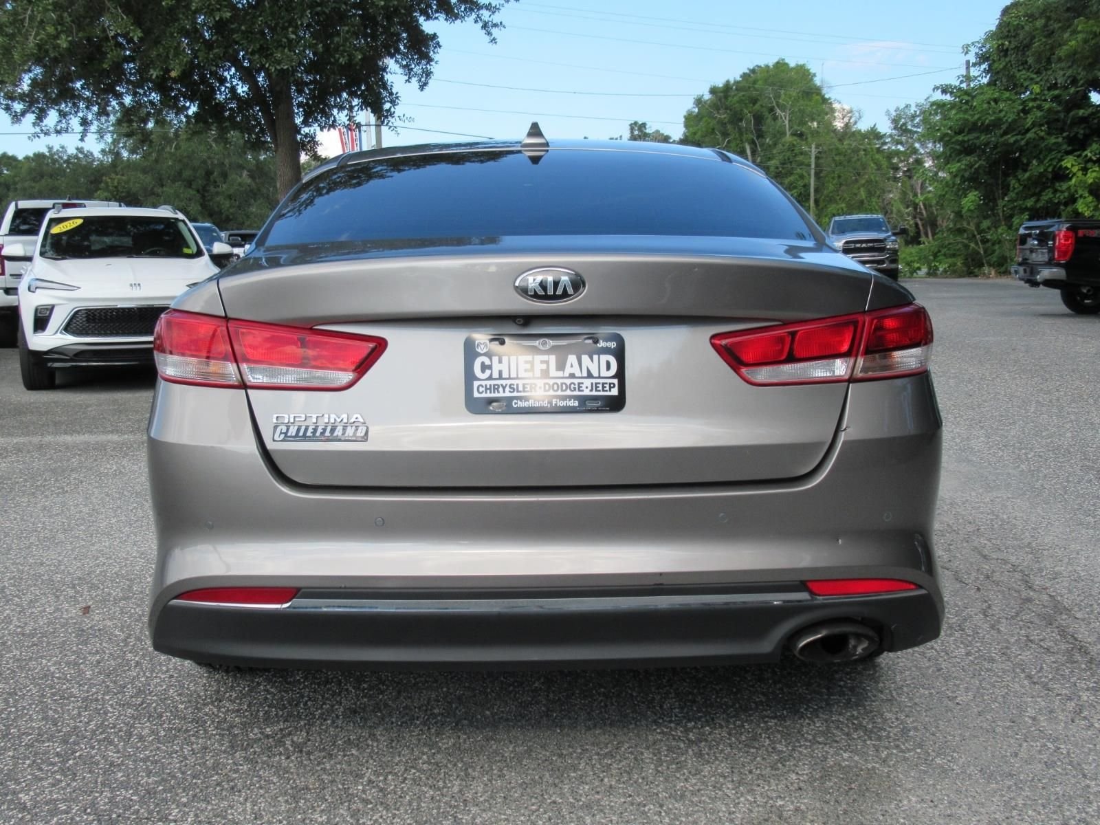 Used 2018 Silver Kia LX image 6