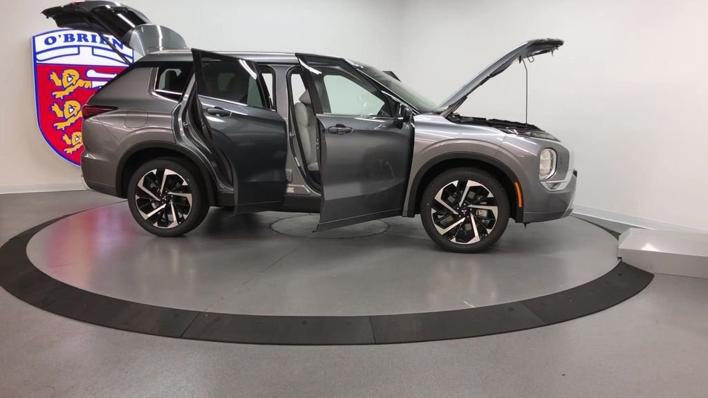 Used 2022 Grey Mitsubishi SEL image 6