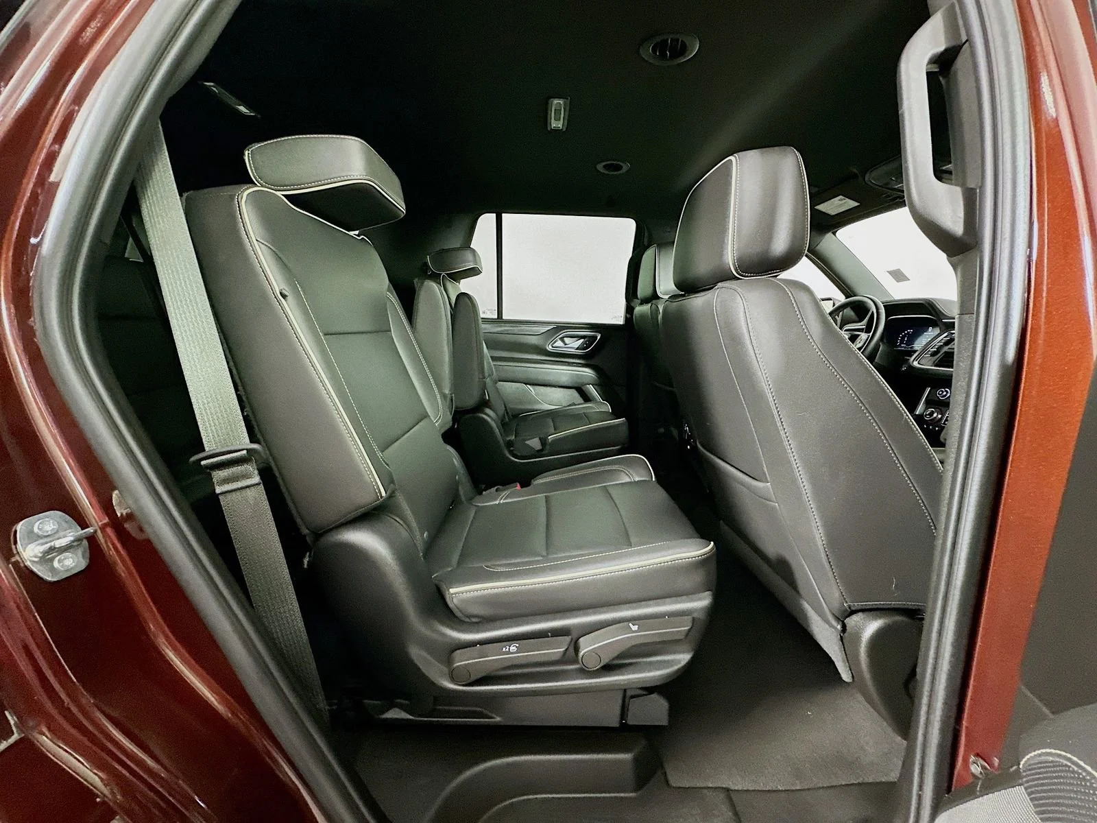 2023 GMC Yukon SLT - Photo 31