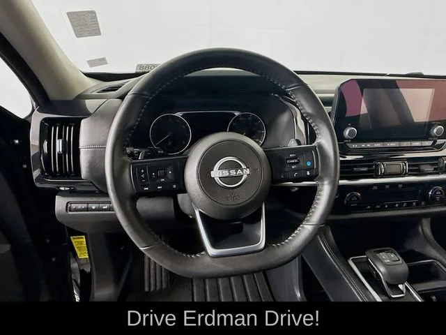 2025 Nissan Pathfinder SV - Photo 11