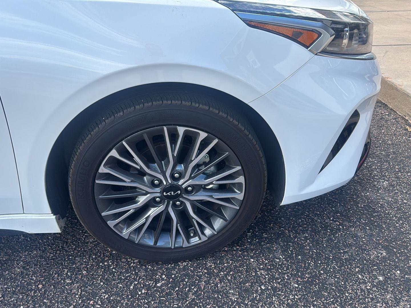 Used 2024 Snow White Pearl Kia GT-Line image 3