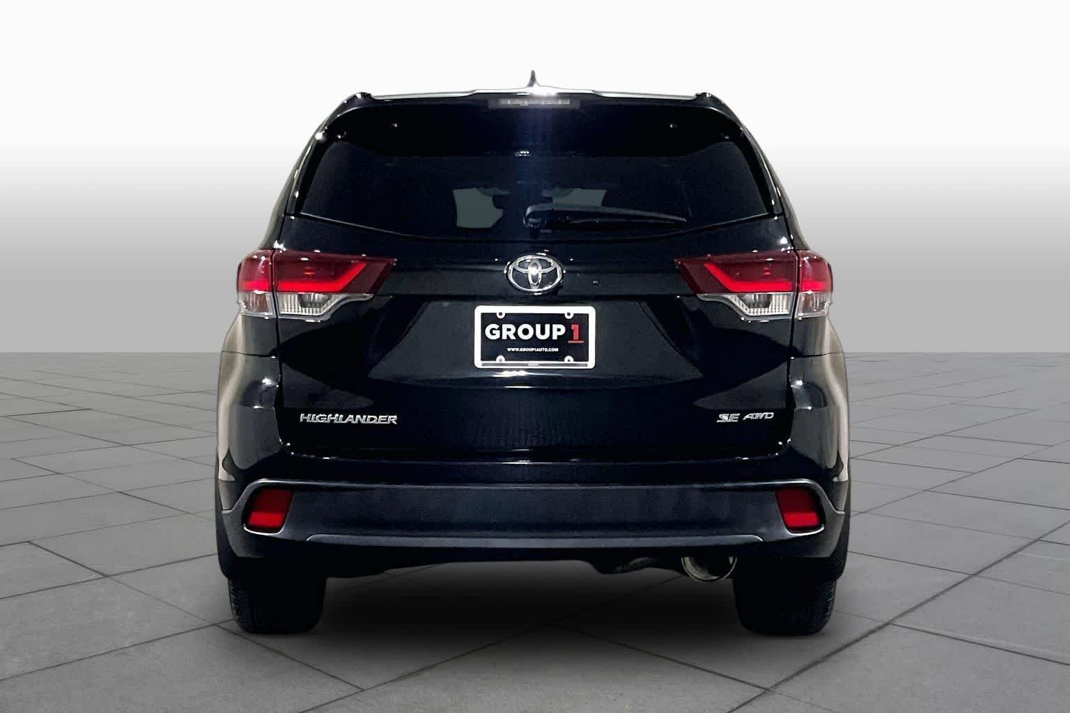 Used 2019 Midnight Black Metallic Toyota SE image 4