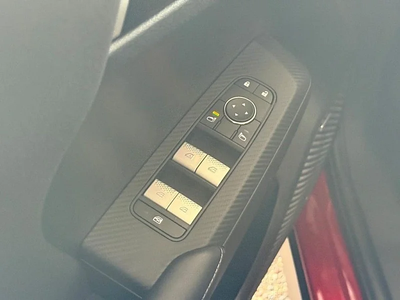 2025 Mitsubishi Outlander ES - Photo 8