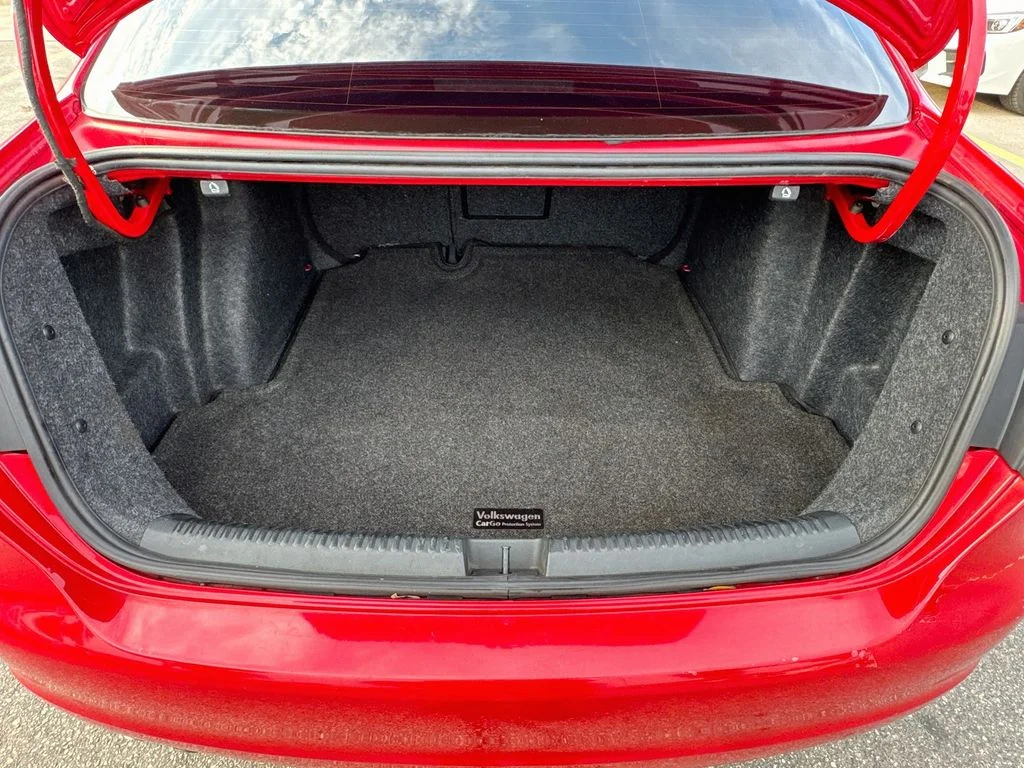 Used 2012 Red Volkswagen 2.5L SE image 28