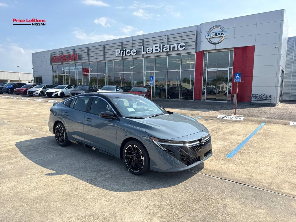 2026 Nissan Sentra SR CVT's photo