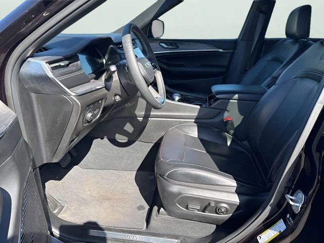 Used 2022 Brown Jeep Overland 4xe image 12