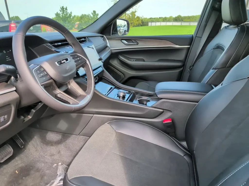 New 2026 White Jeep Altitude image 18