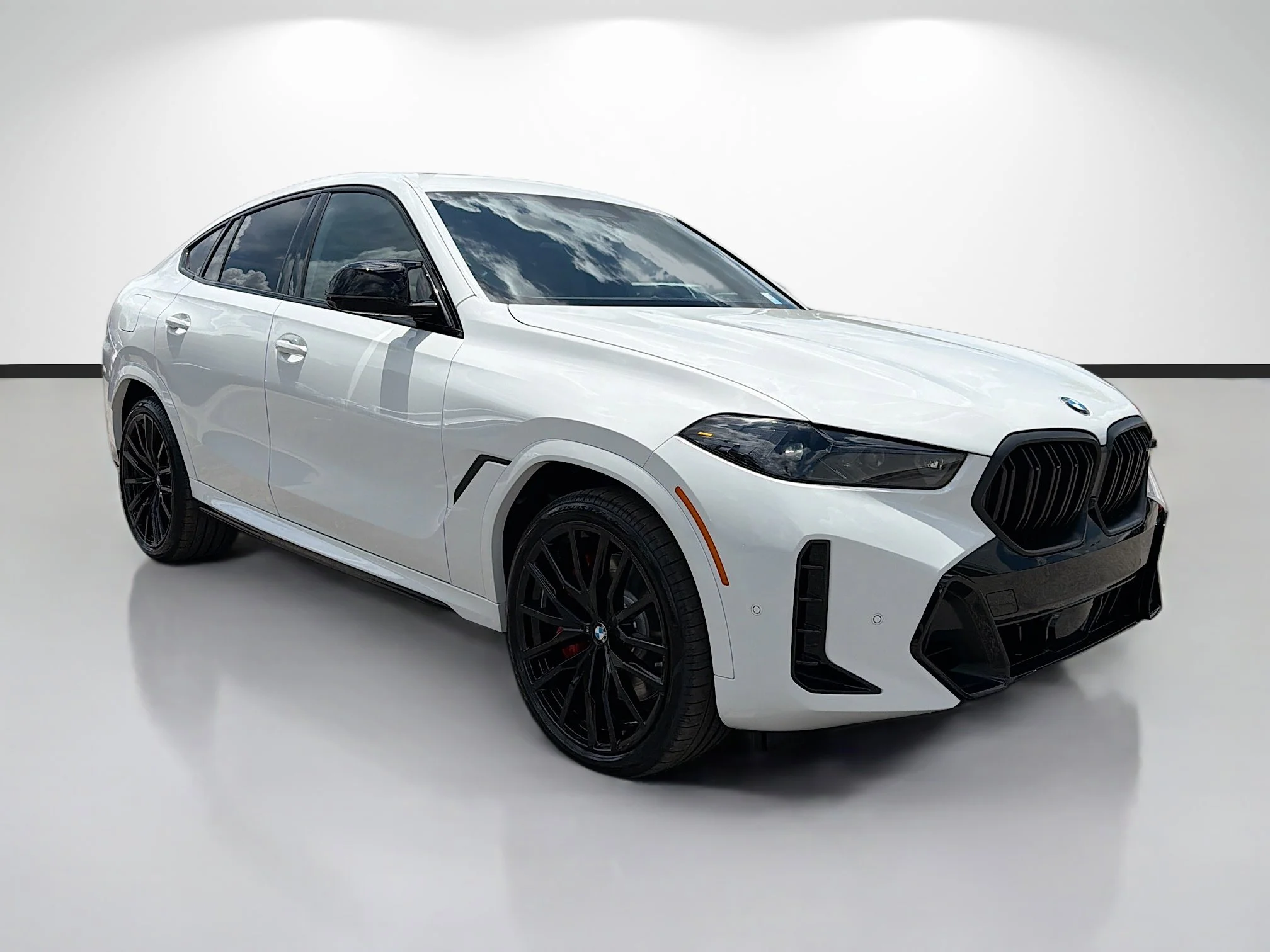 2027 BMW X6 M60i's photo