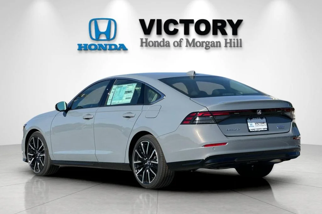 New 2026 Urban Gray Pearl Honda Touring image 6