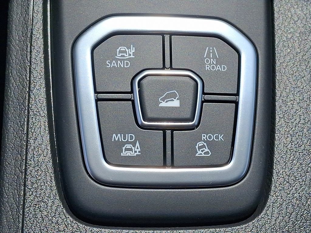New 2026 White Nissan PRO-4X image 17
