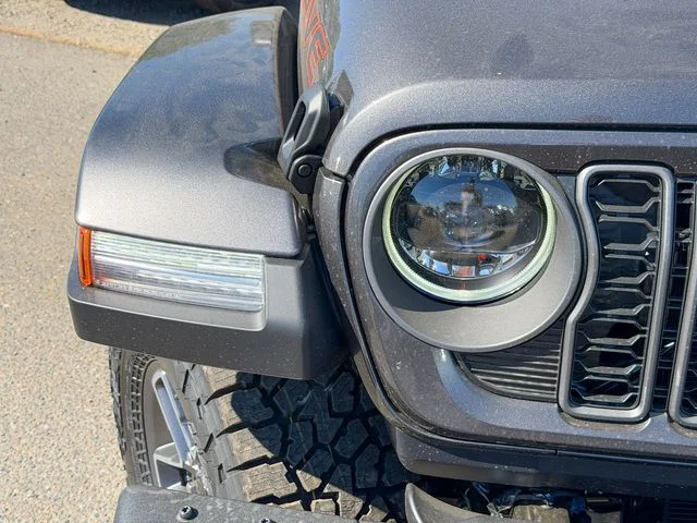 New 2026 Granite Crystal Metallic Clear-Coat Exterior Paint Jeep Mojave X image 5