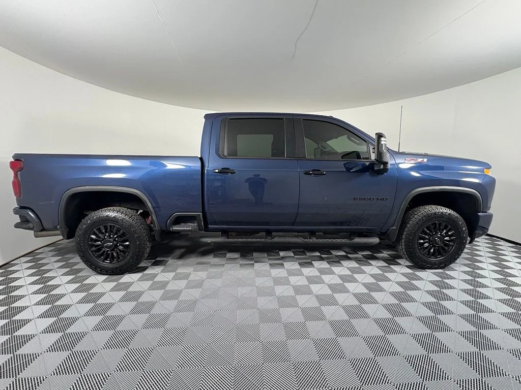 Used 2021 Northsky Blue Metallic Chevrolet LT image 7